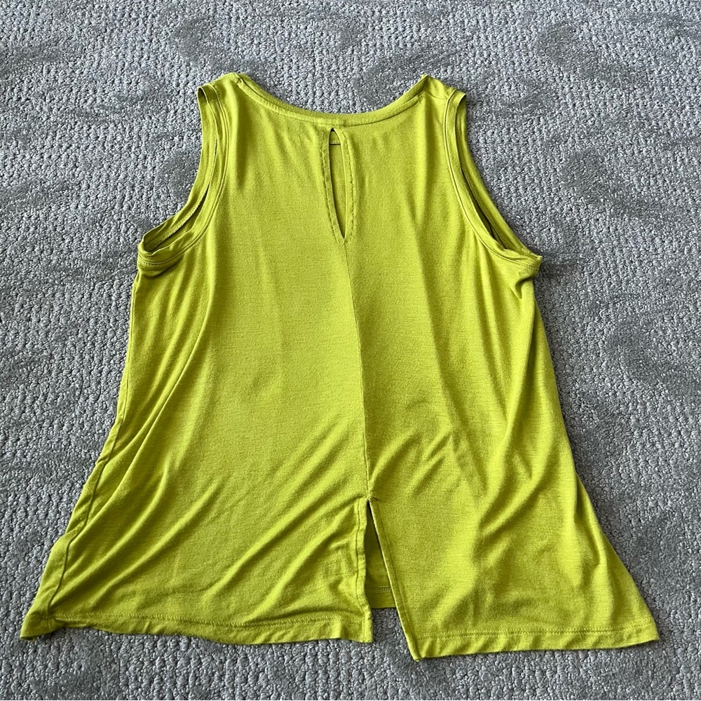 EUC Women's Halogen Split Back Tank Top size Large in Green - Picture 4 of 6